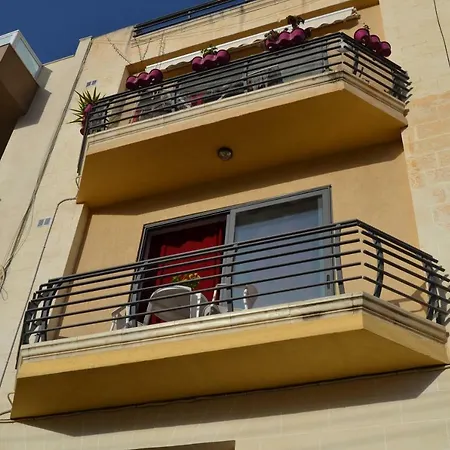 Town Centre Bright & Spacious 3 Bedroom * Mellieħa