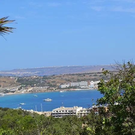 Town Centre Bright & Spacious 3 Bedroom Lägenhet *