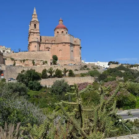 Town Centre Bright & Spacious 3 Bedroom Mellieħa