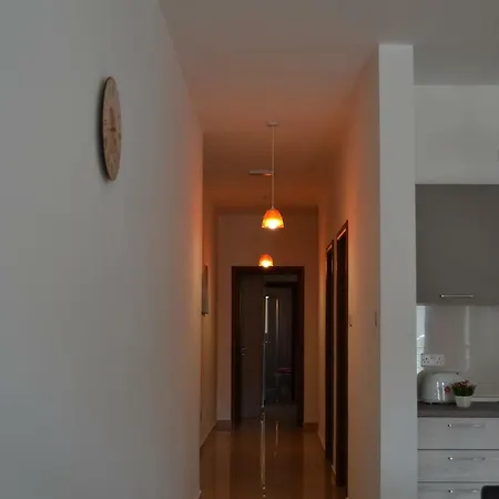 Town Centre Bright & Spacious 3 Bedroom * Mellieħa