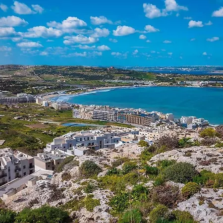 Town Centre Bright & Spacious 3 Bedroom Lägenhet