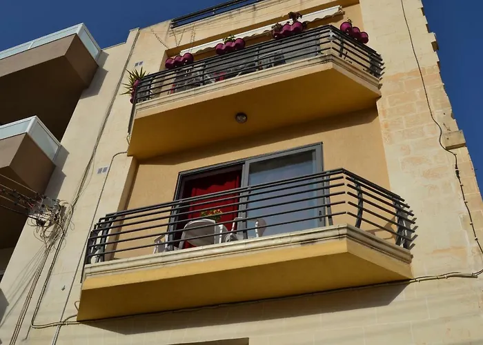 Town Centre Bright & Spacious 3 Bedroom * Mellieħa