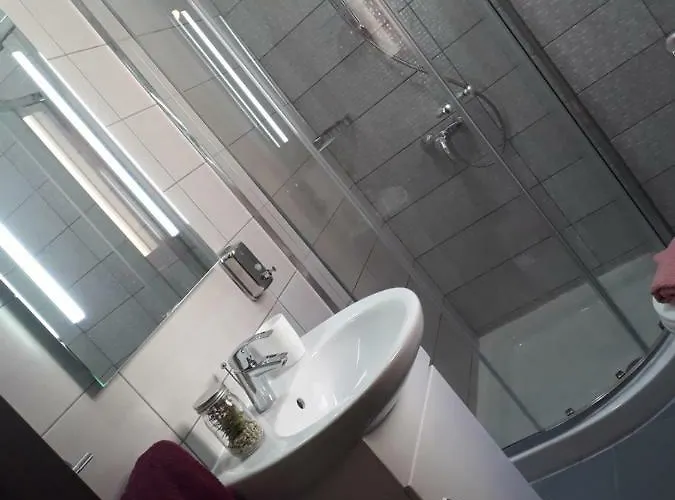 Apartman Town Centre Bright & Spacious 3 Bedroom *