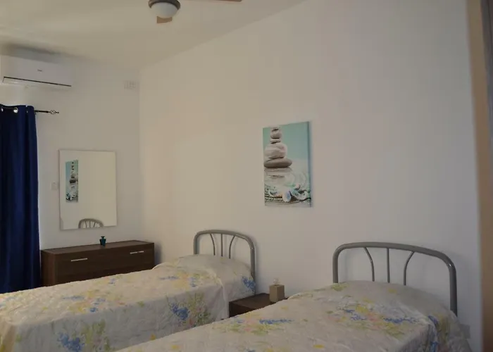 Town Centre Bright & Spacious 3 Bedroom Apartman