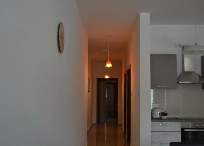 Town Centre Bright & Spacious 3 Bedroom * Mellieħa