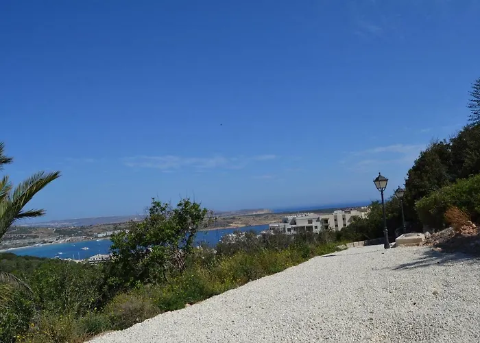 Town Centre Bright & Spacious 3 Bedroom Apartman Mellieħa