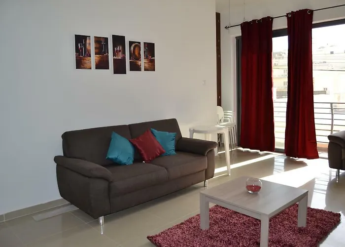 Apartman Town Centre Bright & Spacious 3 Bedroom *