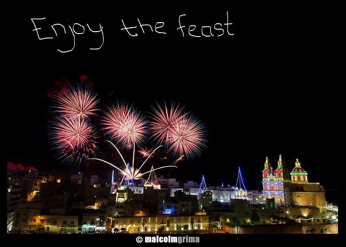 Town Centre Bright & Spacious 3 Bedroom *