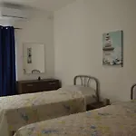 Town Centre Bright & Spacious 3 Bedroom