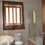 Town Centre Bright & Spacious 3 Bedroom