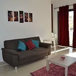 Apartament Town Centre Bright & Spacious 3 Bedroom *