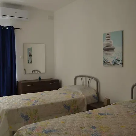 Town Centre Bright & Spacious 3 Bedroom