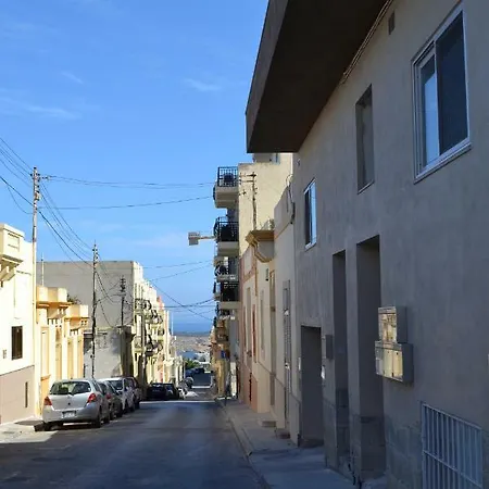 Town Centre Bright & Spacious 3 Bedroom * Mellieħa