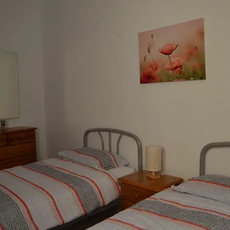 Lejlighed Town Centre Bright & Spacious 3 Bedroom