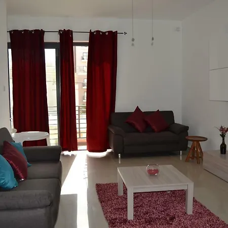 Lejlighed Town Centre Bright & Spacious 3 Bedroom