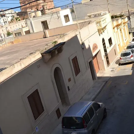 Town Centre Bright & Spacious 3 Bedroom Apartment Mellieħa