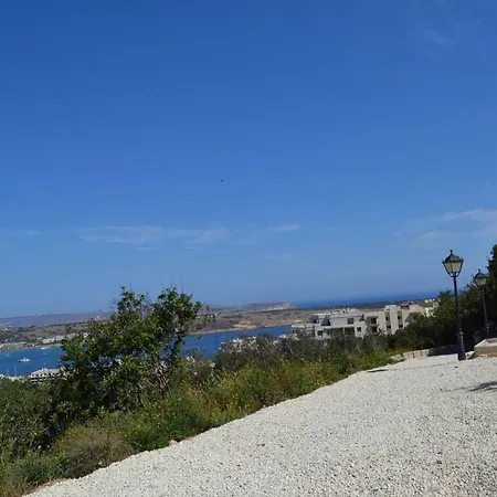 Town Centre Bright & Spacious 3 Bedroom Apartament Mellieħa